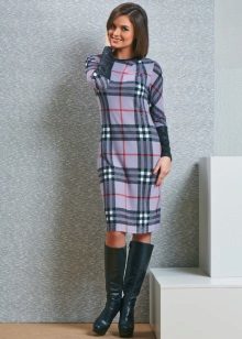  Robe dans une cage de longueur moyenne coupe droite
