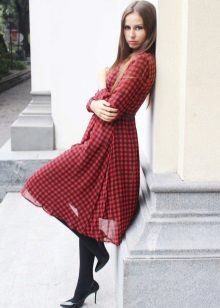 Robe en mousseline à carreaux rouges et noirs