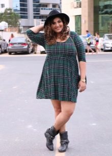 Robe à carreaux verte pour femmes obèses