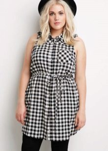 Chemise habillée à la ceinture dans une petite cage noire et blanche pour femmes obèses