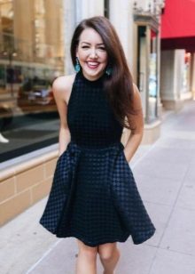Robe noire en jupe à carreaux noire demi soleil