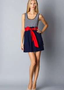 Robe à rayures de style nautique
