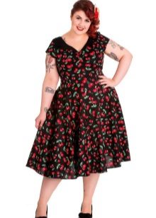 Robe à encolure triangulaire dans le style des années 50 pour le complet