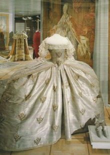 Robe dans le style baroque de Catherine 2