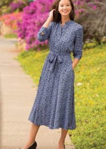 Robe décontractée mi-longue avec une manche trois-quarts