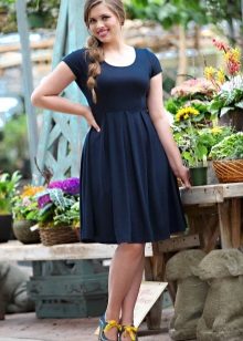 Robe noire décontractée pour un ajustement parfait