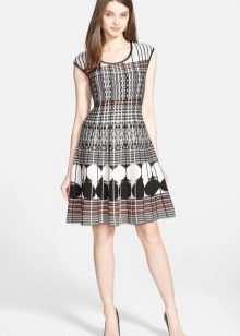 Robe évasée noire et blanche