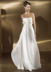 Robe de mariée taille haute avec encolure ouverte