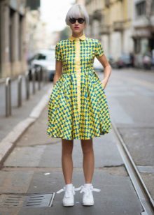 Robe de jeune fille jaune et verte avec imprimé arc