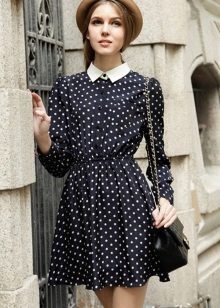 Robe noire à pois et col blanc
