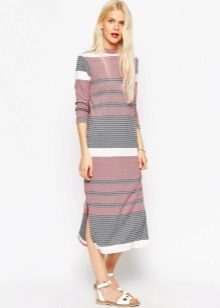 Robe en maille à fente rayée