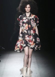 Robe en maille avec imprimé floral gratuit