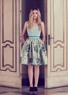 Robe en maille à imprimé floral avec une jupe moelleuse