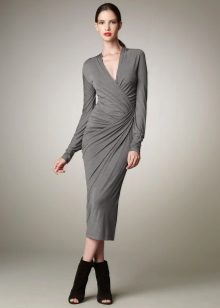Robe tricotée avec draperie
