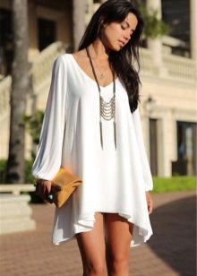 Robe tricotée avec une manche libre