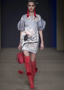 Robe de printemps avec manches bouffantes