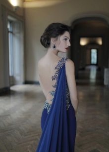 Robe à dos ouvert et train