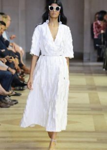 Robe de printemps à manches trois-quarts