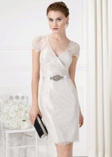 Robe de printemps avec une odeur courte