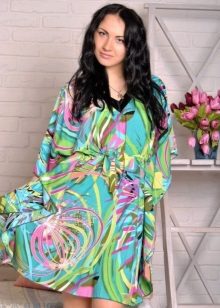 Une robe kimono maison colorée