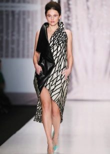 Robe en cuir combinée à l'odeur