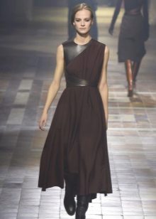 Robe à épaules en cuir