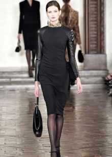 Robe à manches en cuir