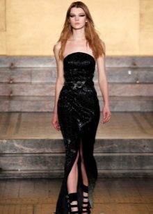Robe en cuir avec des épaules ouvertes au sol