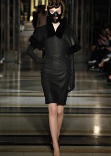 Robe en cuir à manches courtes