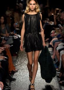 Robe en cuir à franges