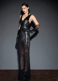 Robe en cuir au sol