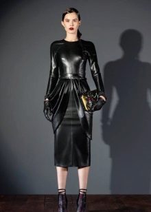 Robe en cuir midi droite