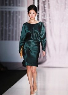 Robe en cuir vert