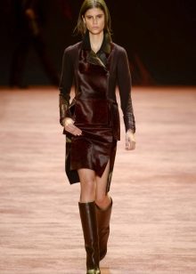 Robe en cuir marron