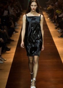 Robe en cuir à bretelles