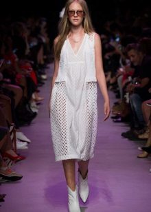Robe d'été sportive blanche
