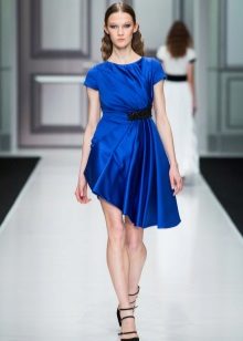 Robe d'automne bleue asymétrique
