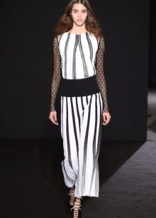 Robe d'automne avec une manche transparente