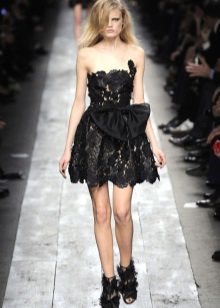 Robe en dentelle sans bretelles