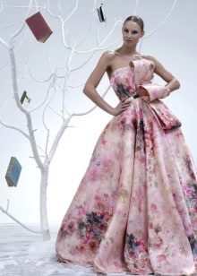 Robe sans bretelles de couleur moelleuse