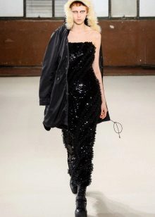 Le choix du vêtement d'extérieur sous une robe bustier