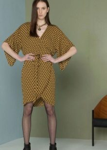 Robe de soirée à l'odeur et aux manches larges