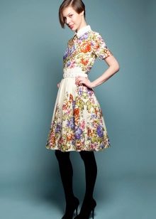 Robe avec des écharpes avec un col