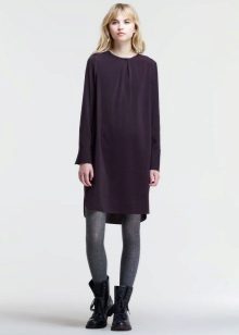 Sac habillé avec des bottes grossières sans talons