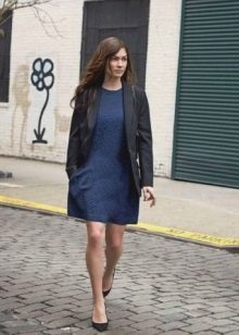 Veste et escarpins à un sac habillé