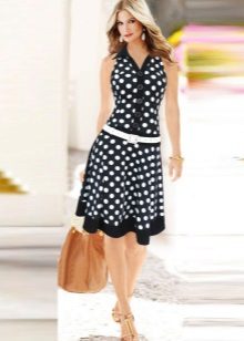 Robe à pois taille basse avec jupe évasée