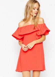Robe en daim sans bretelles avec volants sur le corsage pour la silhouette Triangle