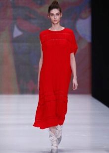 Robe en laine écarlate