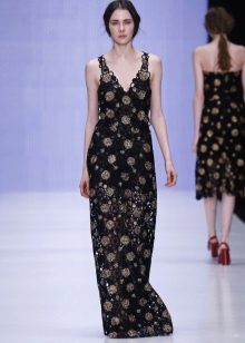 Robe en laine tricotée sur les bretelles