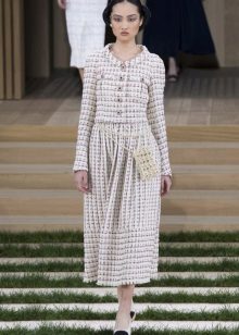 Robe en tweed de Coco Chanel avec manches